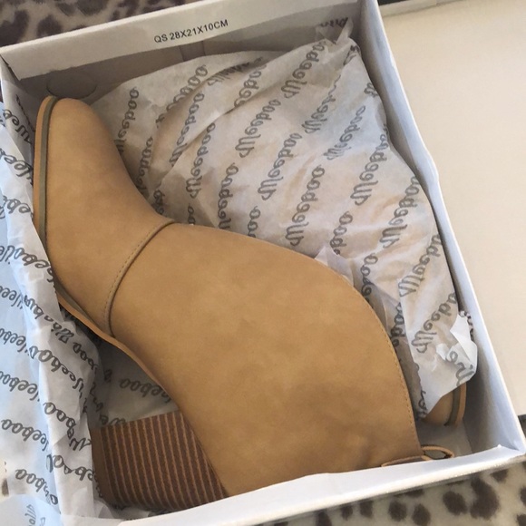 Weeboo V-Cut Block Heel Bootie Wheat Size 8.5 8 - Picture 12 of 16